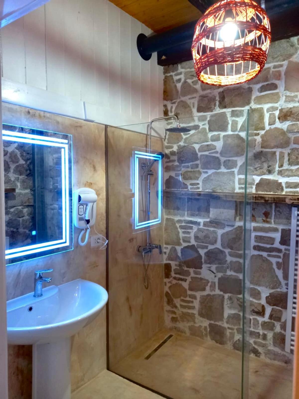 Rahoni Park & Suites Dhërmi エクステリア 写真